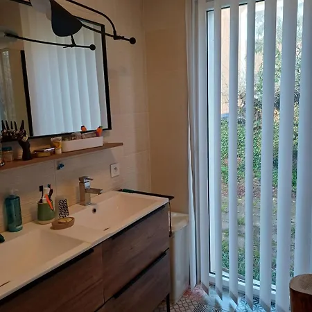 펜션 Quiet House With Wooded Garden